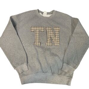 Gildan Gray Plaid TN Tennessee Fall Crewneck Sweatshirt  Size Small